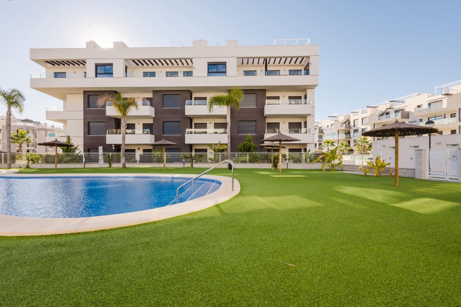 2 soverom Leilighet til salgs i Villamartin med svømmebasseng garasje - € 249 500 (Ref: 9437155)