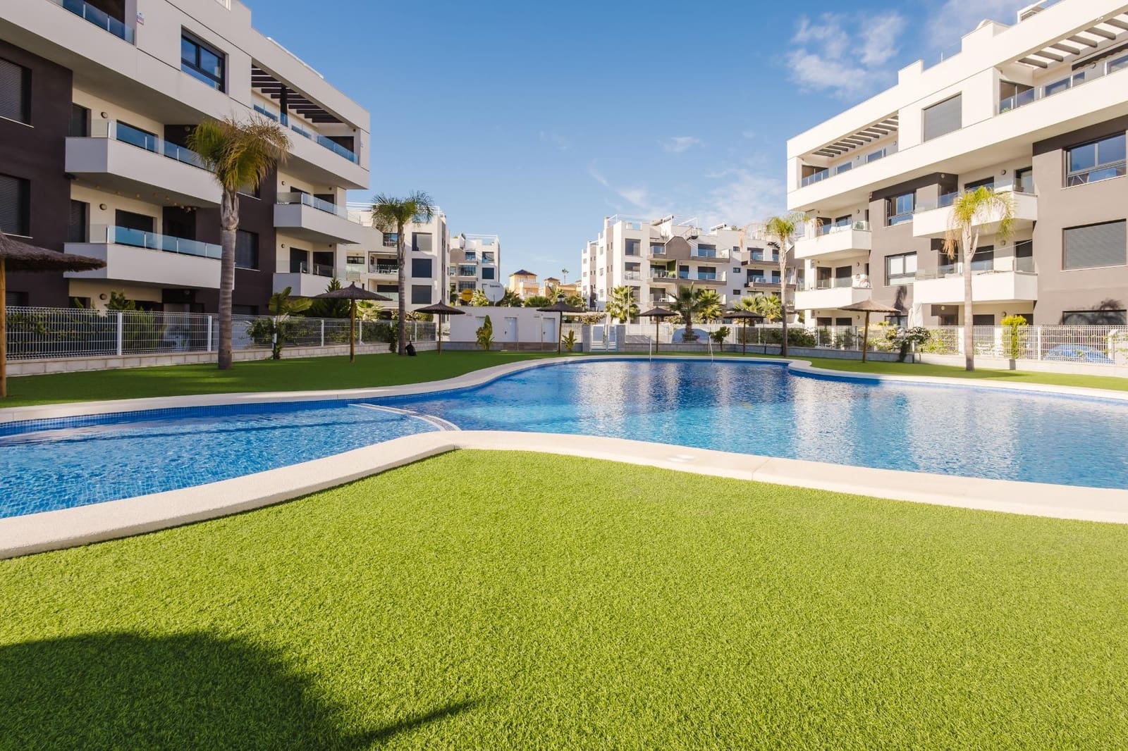 2 soverom Leilighet til salgs i Villamartin med svømmebasseng garasje - € 249 500 (Ref: 9437155)