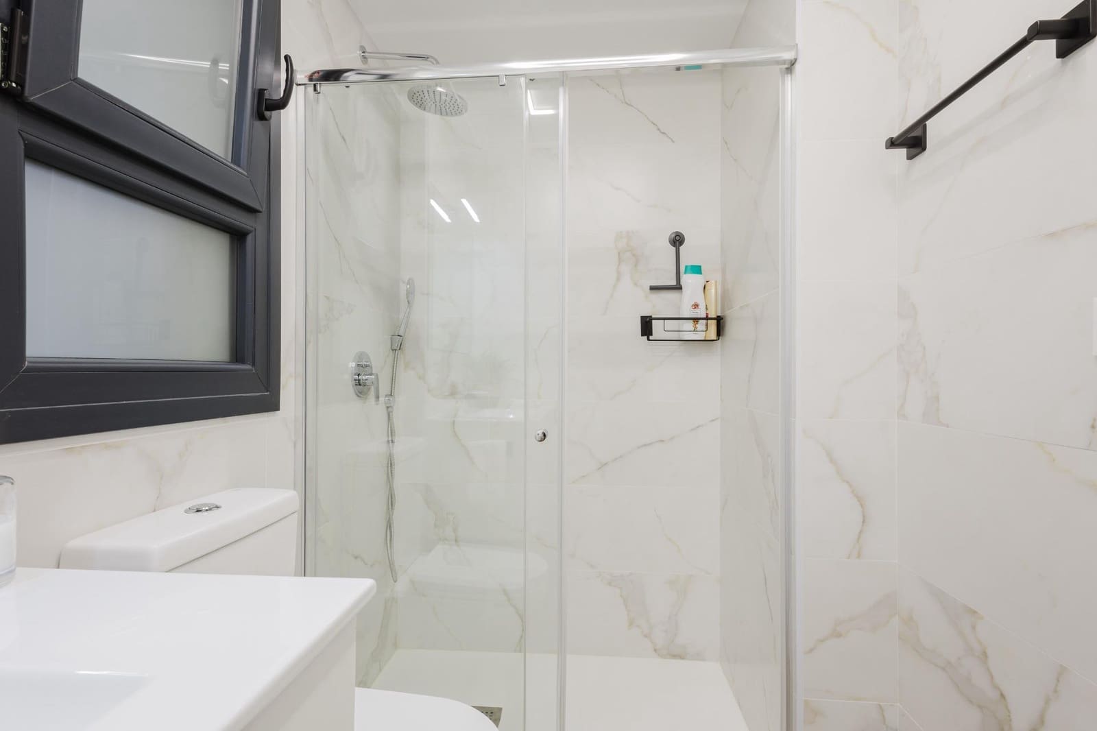 2 soverom Leilighet til salgs i Villamartin med svømmebasseng garasje - € 249 500 (Ref: 9437155)