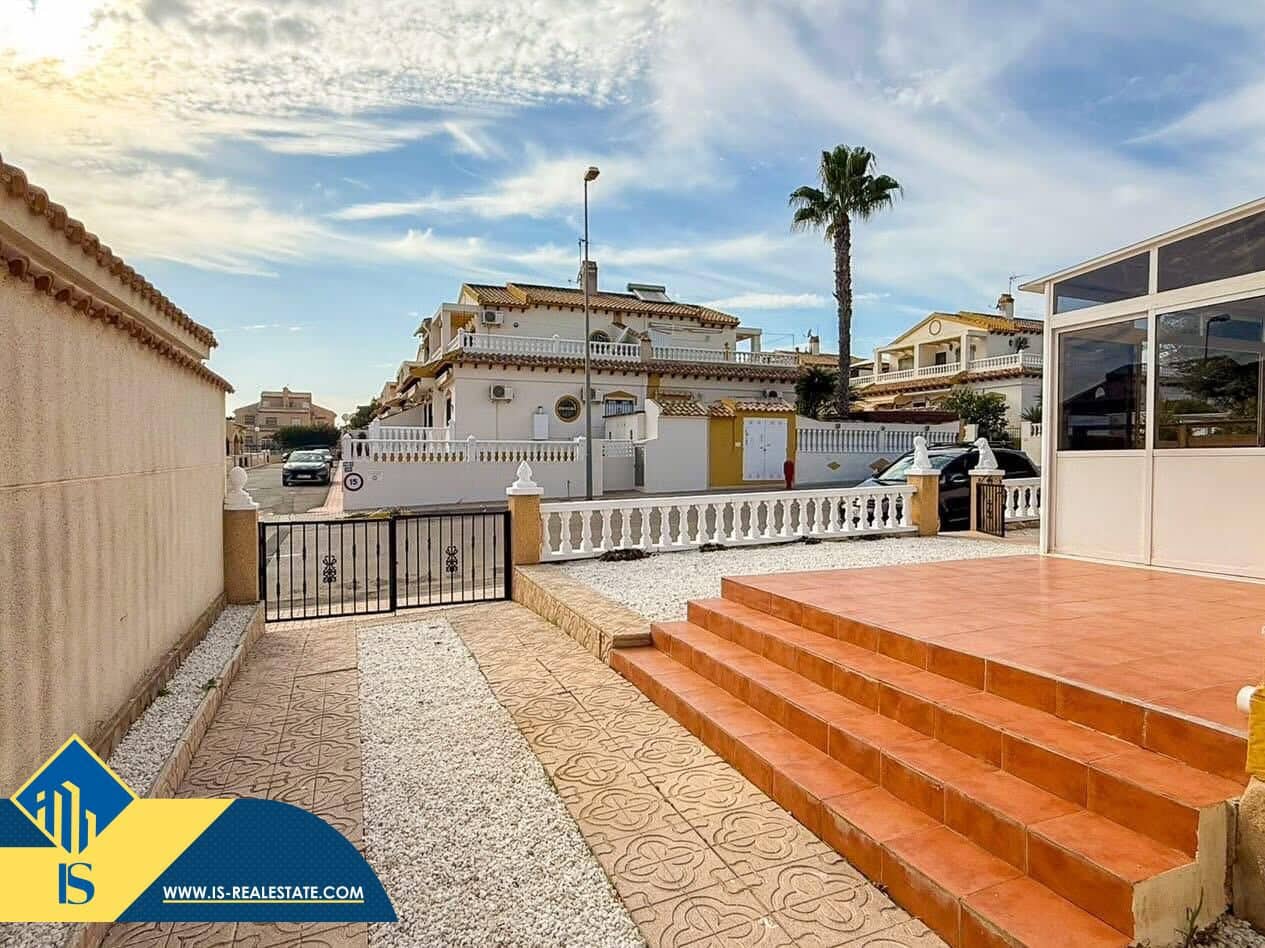 3 bedroom Villa for sale in Playa Flamenca with pool - € 229,900 (Ref: 9446375)