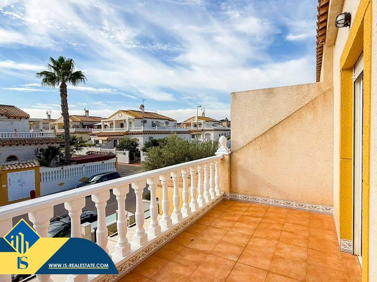 3 bedroom Villa for sale in Playa Flamenca with pool - € 229,900 (Ref: 9446375)