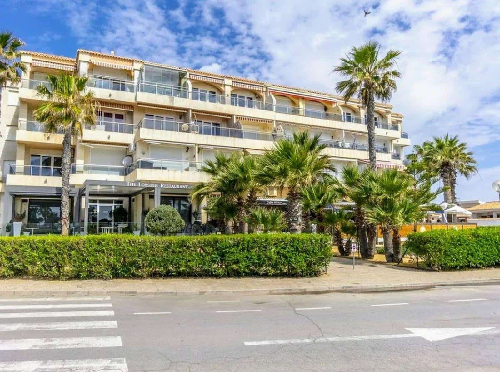 3 bedroom Apartment for sale in Playa Flamenca with pool - € 340,000 (Ref: 9449349)