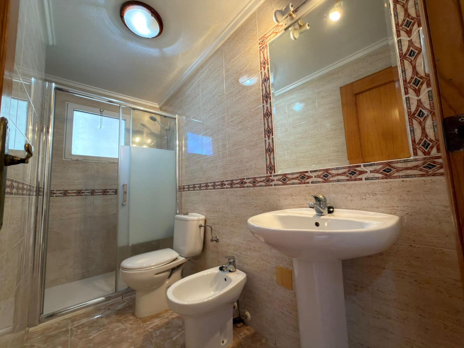 2 quarto Apartamento para venda em Torrevieja com piscina - 139 900 € (Ref: 9449350)