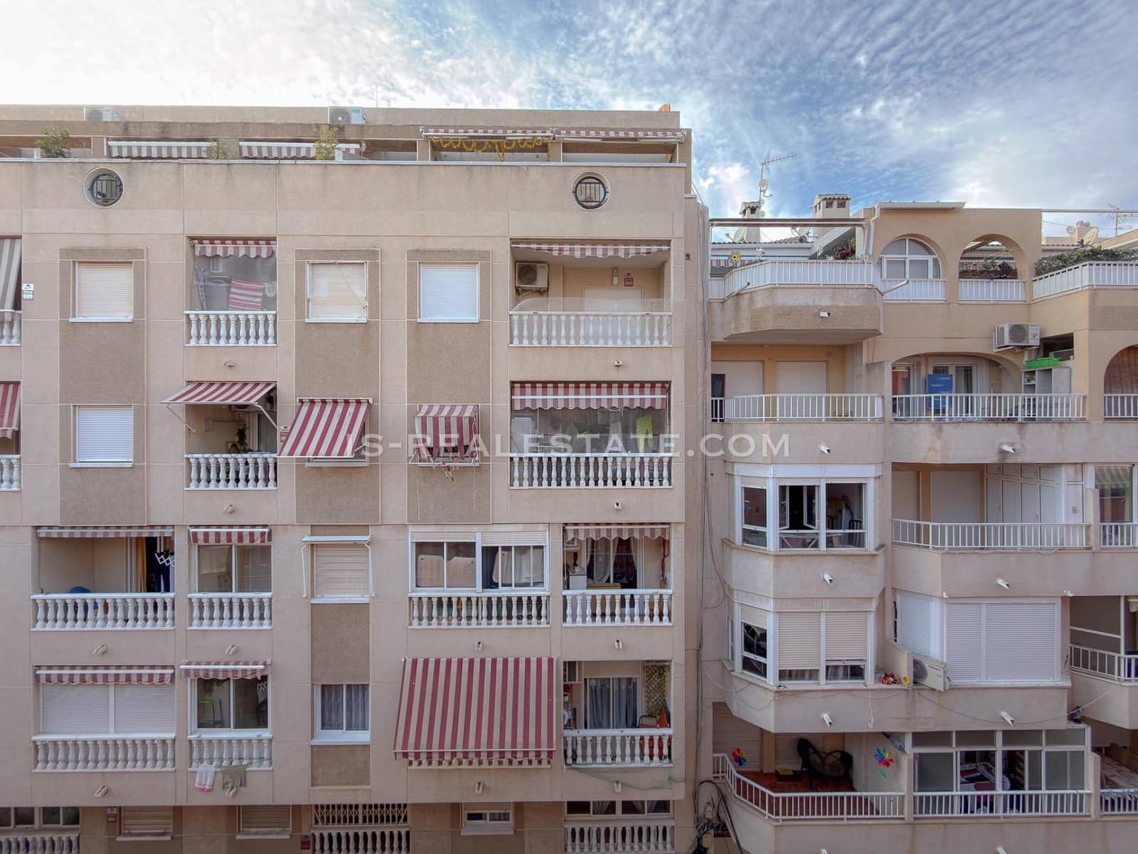 3 makuuhuone Kattohuoneisto myytävänä paikassa Torrevieja - 131 500 € (Ref: 9451039)