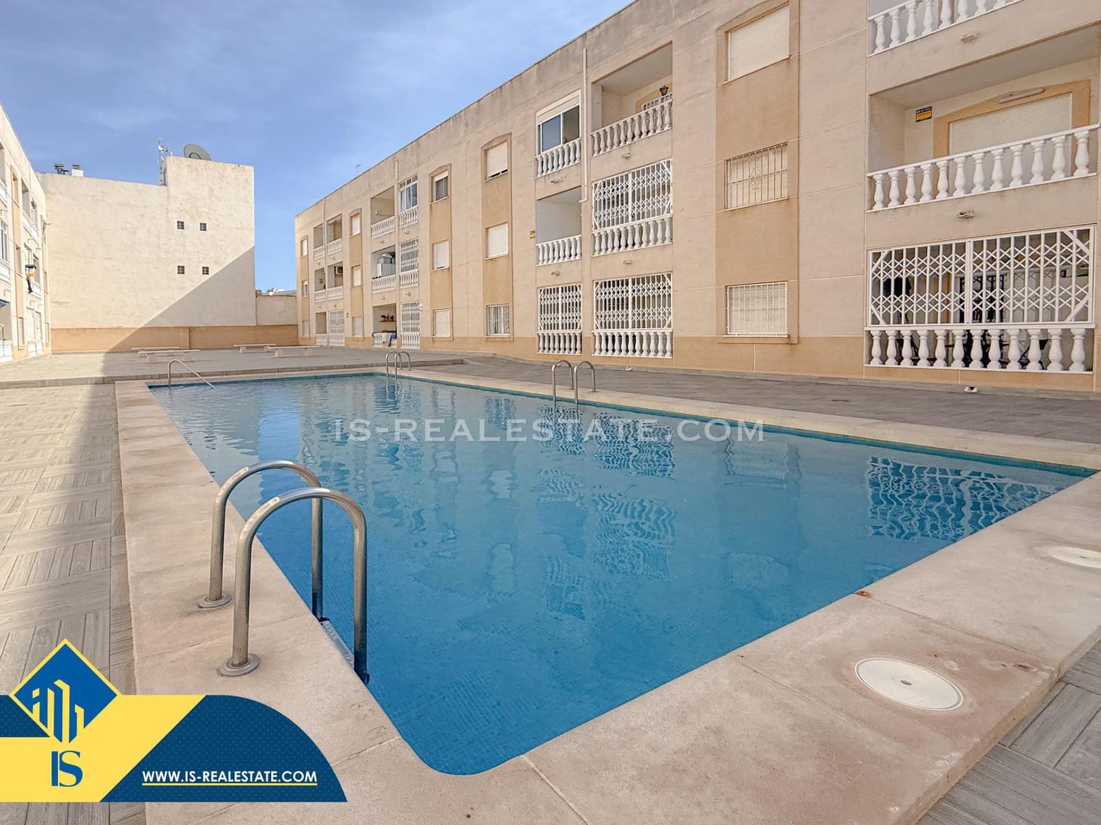 2 soverom Leilighet til salgs i Torrevieja med svømmebasseng garasje - € 129 900 (Ref: 9470424)