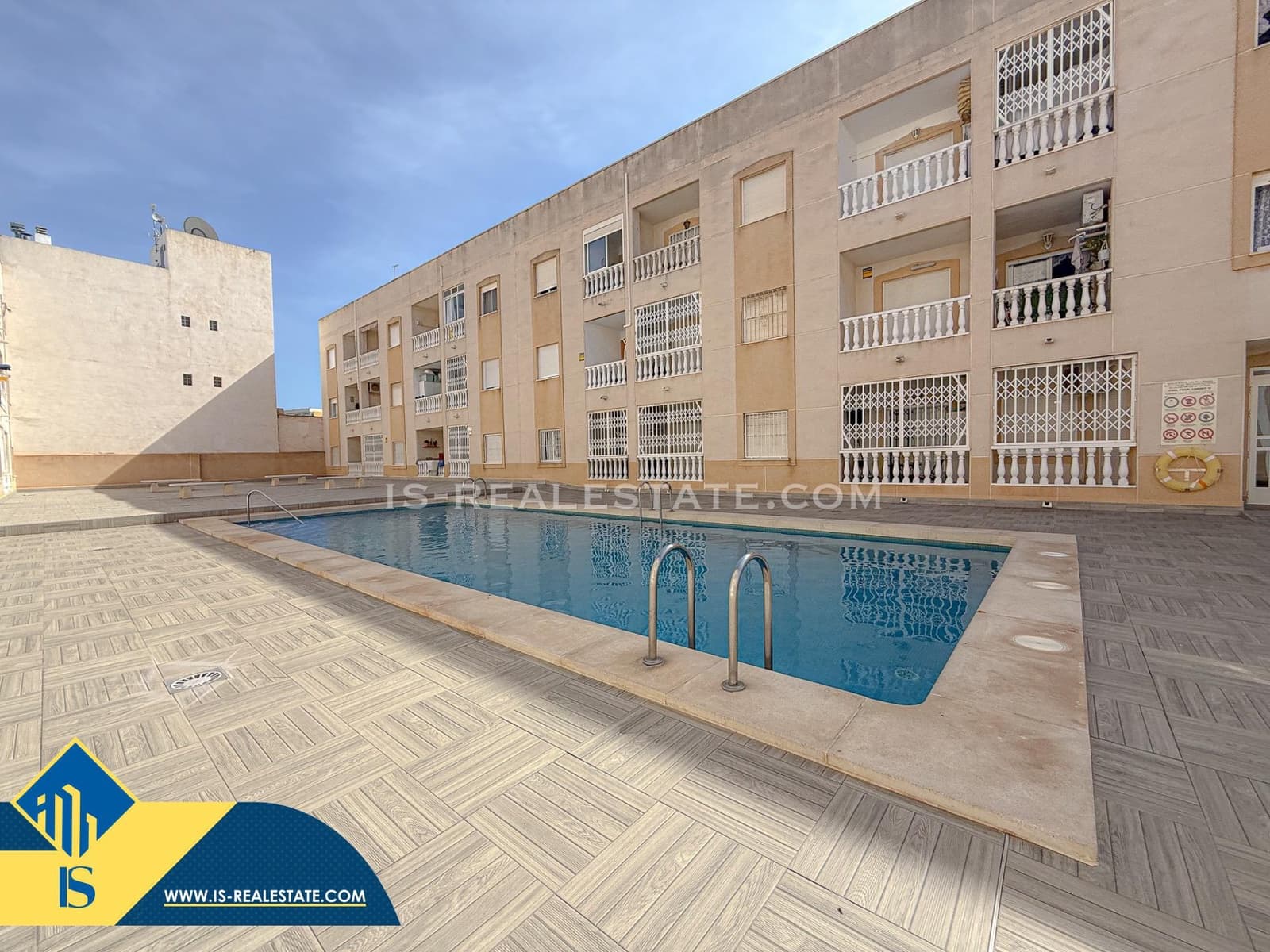 2 soverom Leilighet til salgs i Torrevieja med svømmebasseng garasje - € 129 900 (Ref: 9470424)