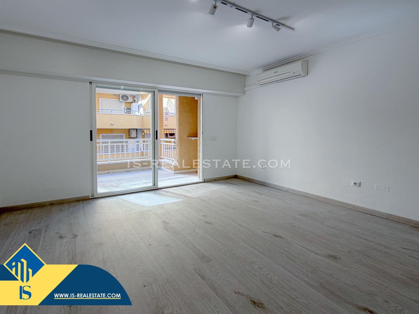 Apartamento de 2 habitaciones en Torrevieja en venta con garaje - 169.900 € (Ref: 9470425)