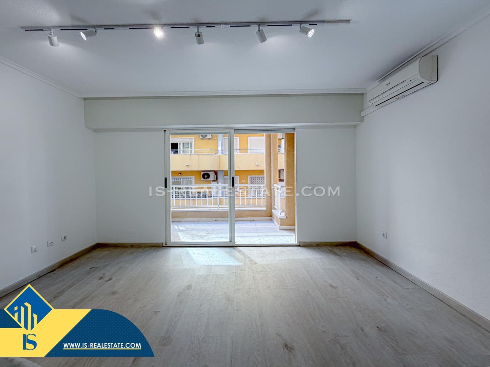 Apartamento de 2 habitaciones en Torrevieja en venta con garaje - 169.900 € (Ref: 9470425)