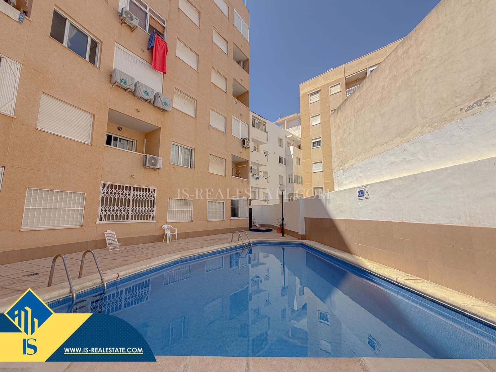 2 soverom Penthouse til salgs i Torrevieja med svømmebasseng - € 135 000 (Ref: 9470945)