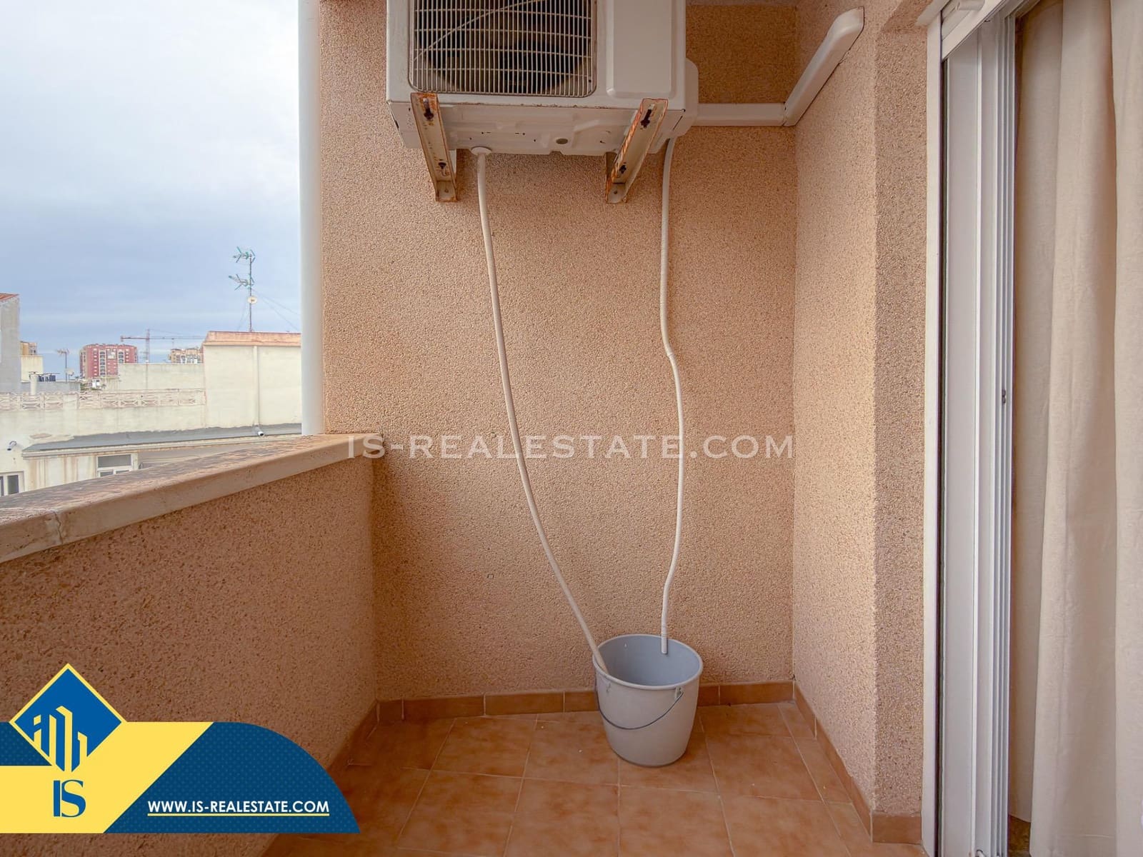 2 soverom Penthouse til salgs i Torrevieja med svømmebasseng - € 135 000 (Ref: 9470945)