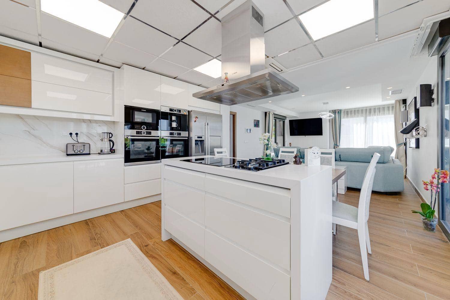 Chalet de 3 habitaciones en Torrevieja en venta con piscina garaje - 1.249.900 € (Ref: 9504333)