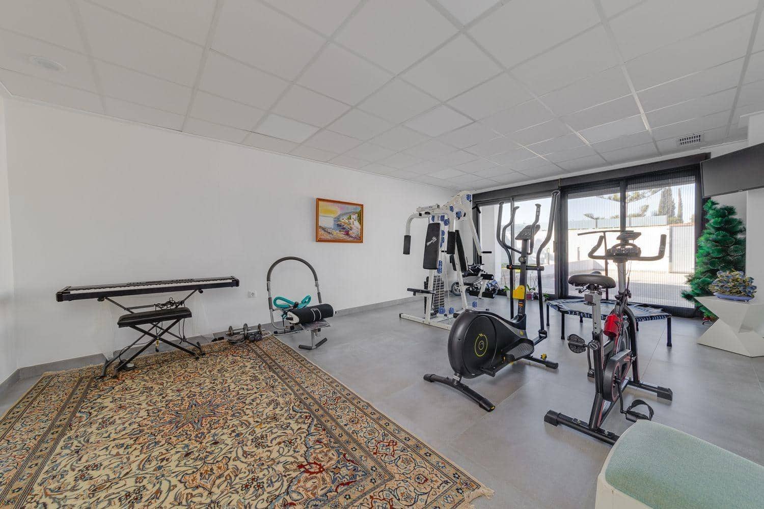 Chalet de 3 habitaciones en Torrevieja en venta con piscina garaje - 1.249.900 € (Ref: 9504333)