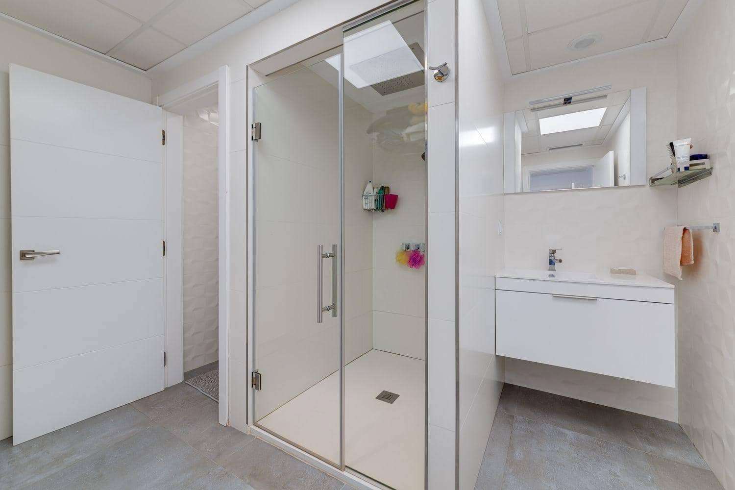 Chalet de 3 habitaciones en Torrevieja en venta con piscina garaje - 1.249.900 € (Ref: 9504333)