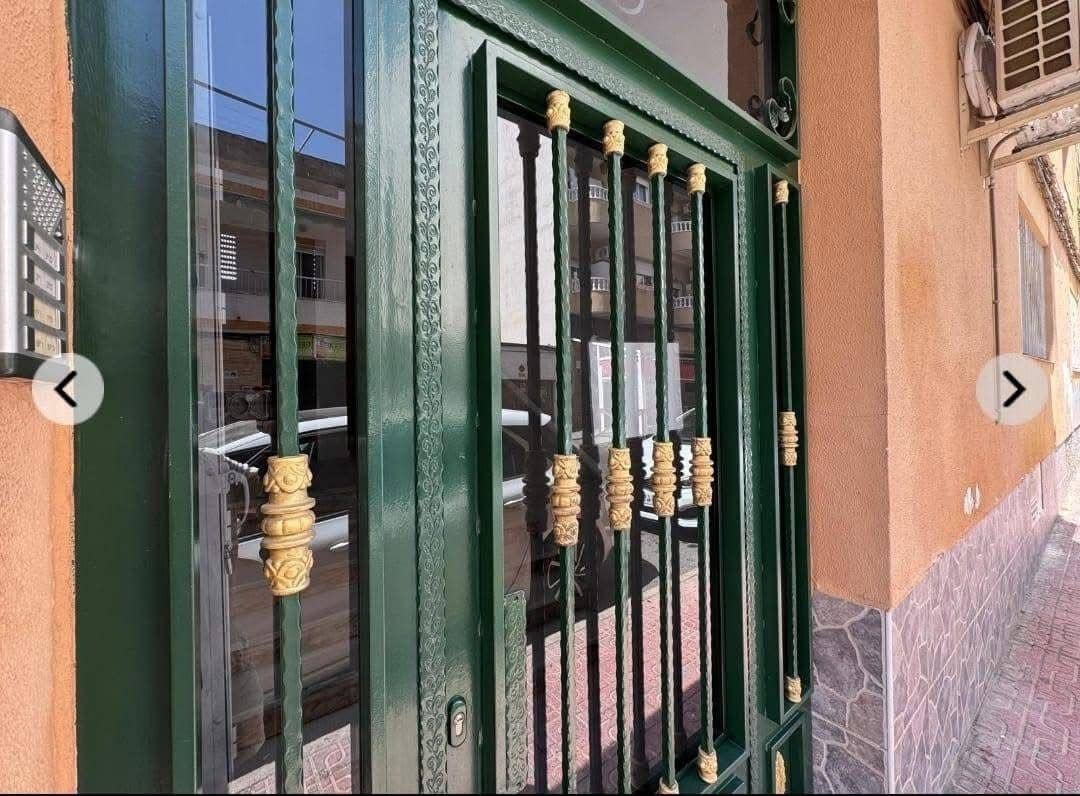 Apartamento de 2 habitaciones en Torrevieja en venta - 105.000 € (Ref: 9508919)