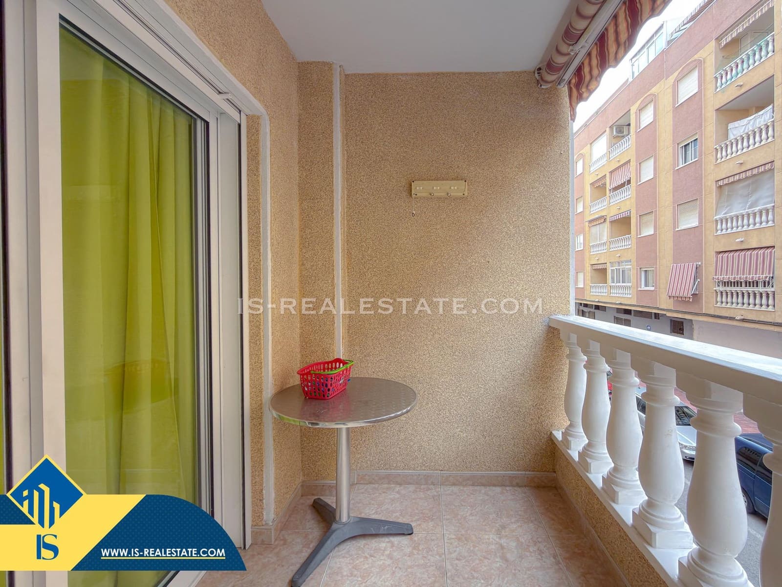 3 makuuhuone Huoneisto myytävänä paikassa Torrevieja mukana uima-altaan 
autotalli - 173 500 € (Ref: 9513452)