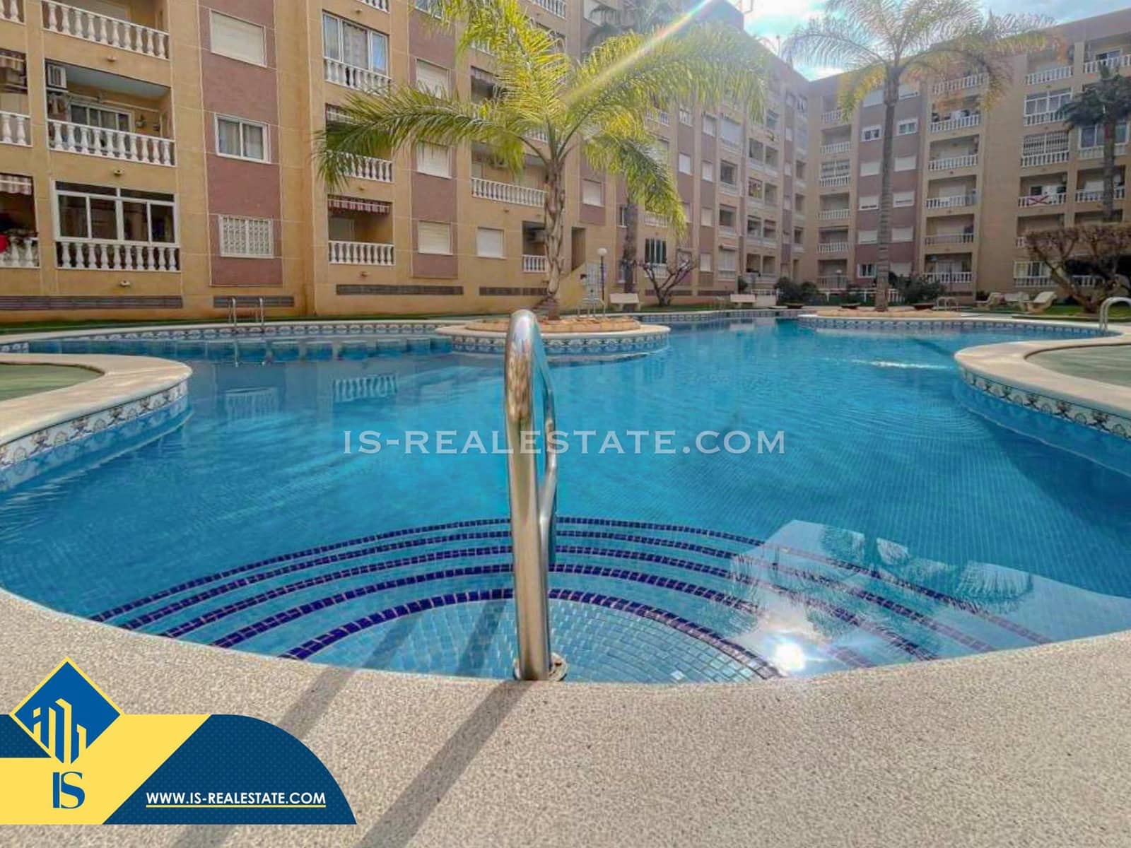 3 makuuhuone Huoneisto myytävänä paikassa Torrevieja mukana uima-altaan 
autotalli - 173 500 € (Ref: 9513452)