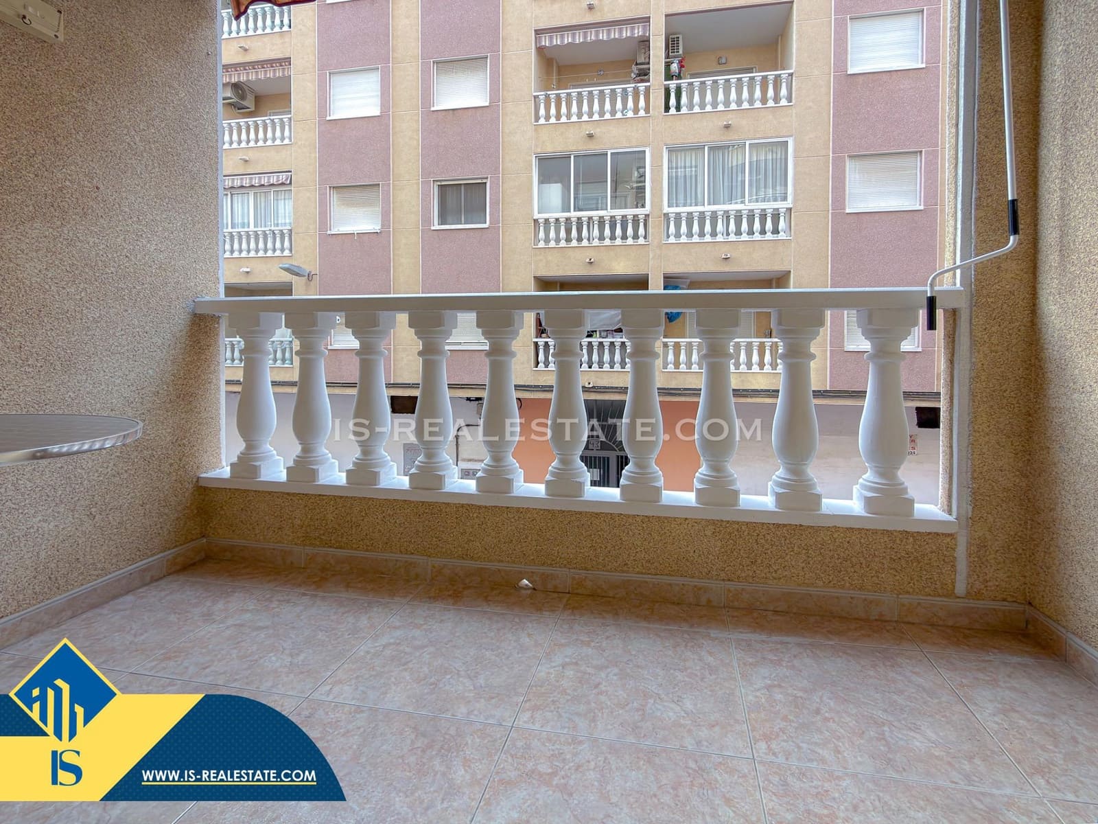 3 makuuhuone Huoneisto myytävänä paikassa Torrevieja mukana uima-altaan 
autotalli - 173 500 € (Ref: 9513452)