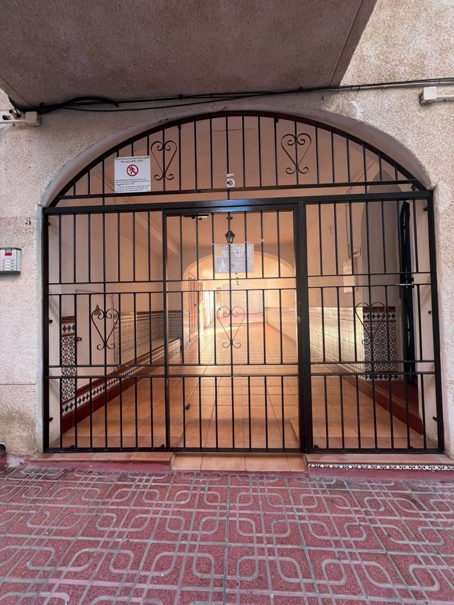 2 soverom Leilighet til salgs i Torrevieja med svømmebasseng - € 220 000 (Ref: 9524350)