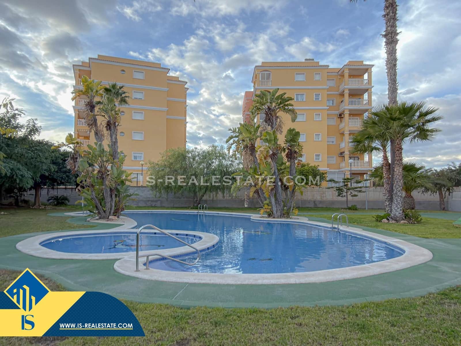 1 bedroom Apartment for sale in Torrevieja with pool - € 139,900 (Ref: 9527745)