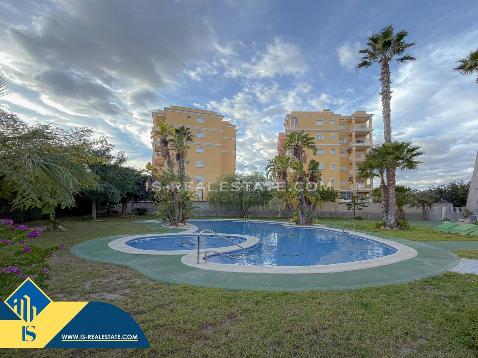 1 bedroom Apartment for sale in Torrevieja with pool - € 139,900 (Ref: 9527745)