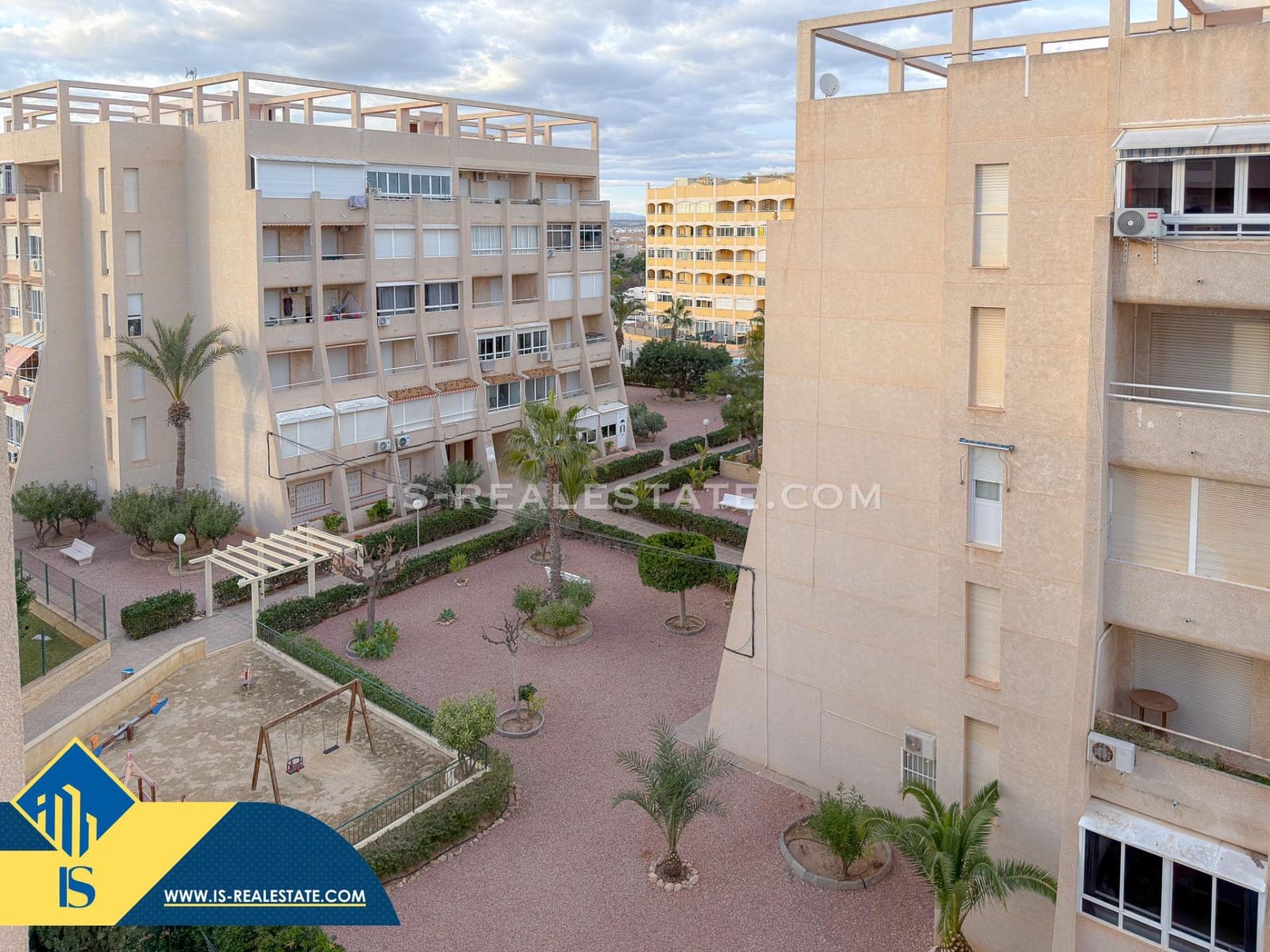 1 bedroom Apartment for sale in Torrevieja with pool - € 139,900 (Ref: 9527745)