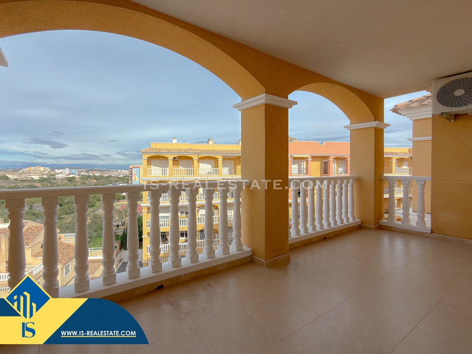 2 soveværelse Penthouse til salg i Torrevieja med swimmingpool garage - € 189.900 (Ref: 9527748)