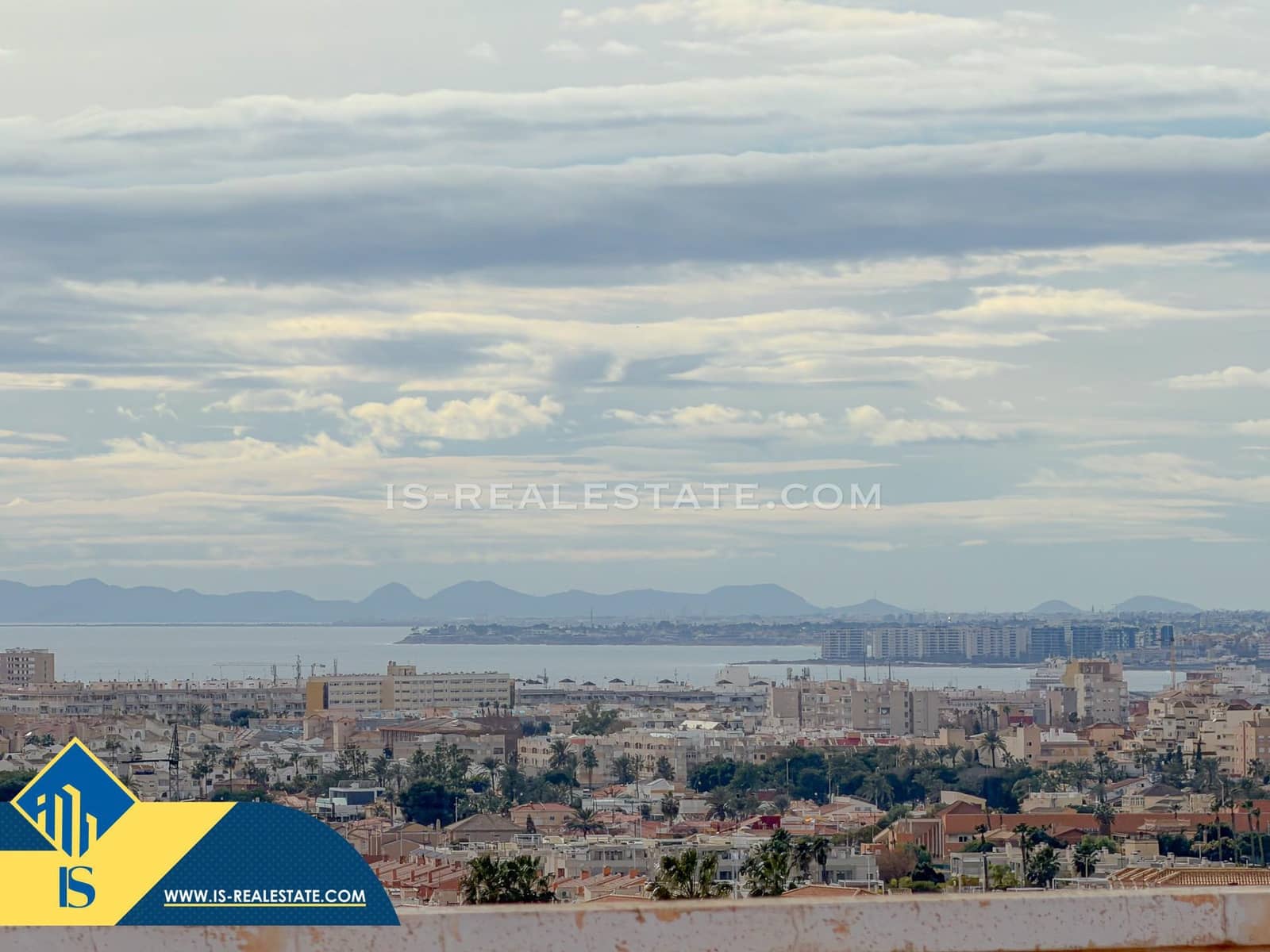 2 soveværelse Penthouse til salg i Torrevieja med swimmingpool garage - € 189.900 (Ref: 9527748)