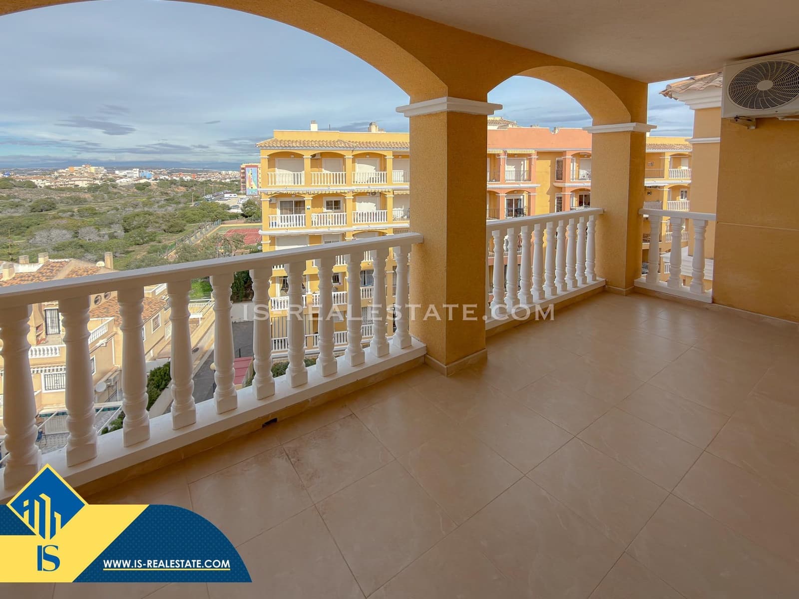 2 soveværelse Penthouse til salg i Torrevieja med swimmingpool garage - € 189.900 (Ref: 9527748)