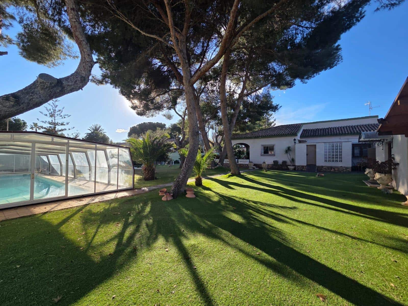 Chalet de 3 habitaciones en Orihuela Costa en venta - 950.000 € (Ref: 9530625)