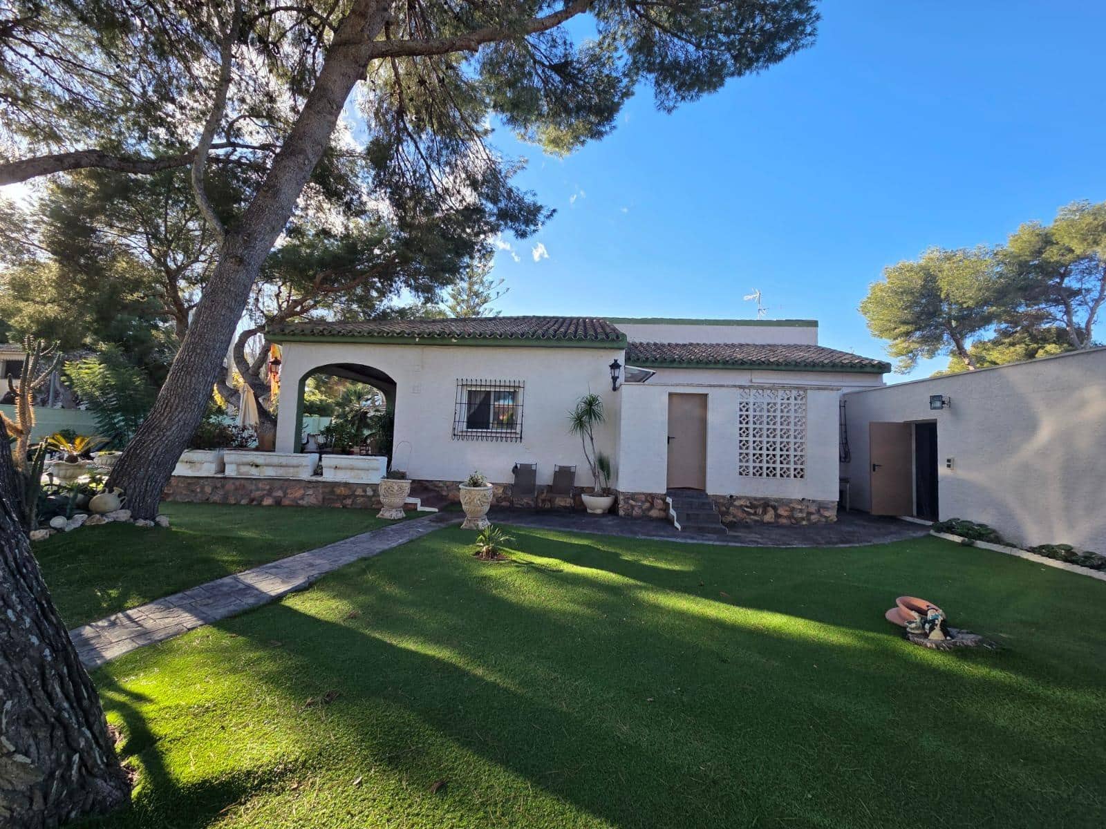 Chalet de 3 habitaciones en Orihuela Costa en venta - 950.000 € (Ref: 9530625)