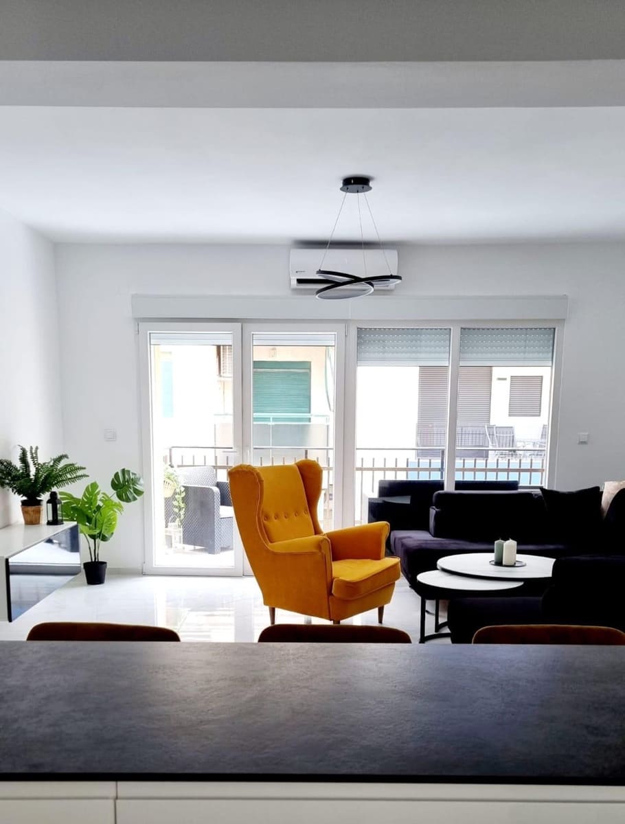 Apartamento de 3 habitaciones en Torrevieja en venta - 229.000 € (Ref: 9533815)