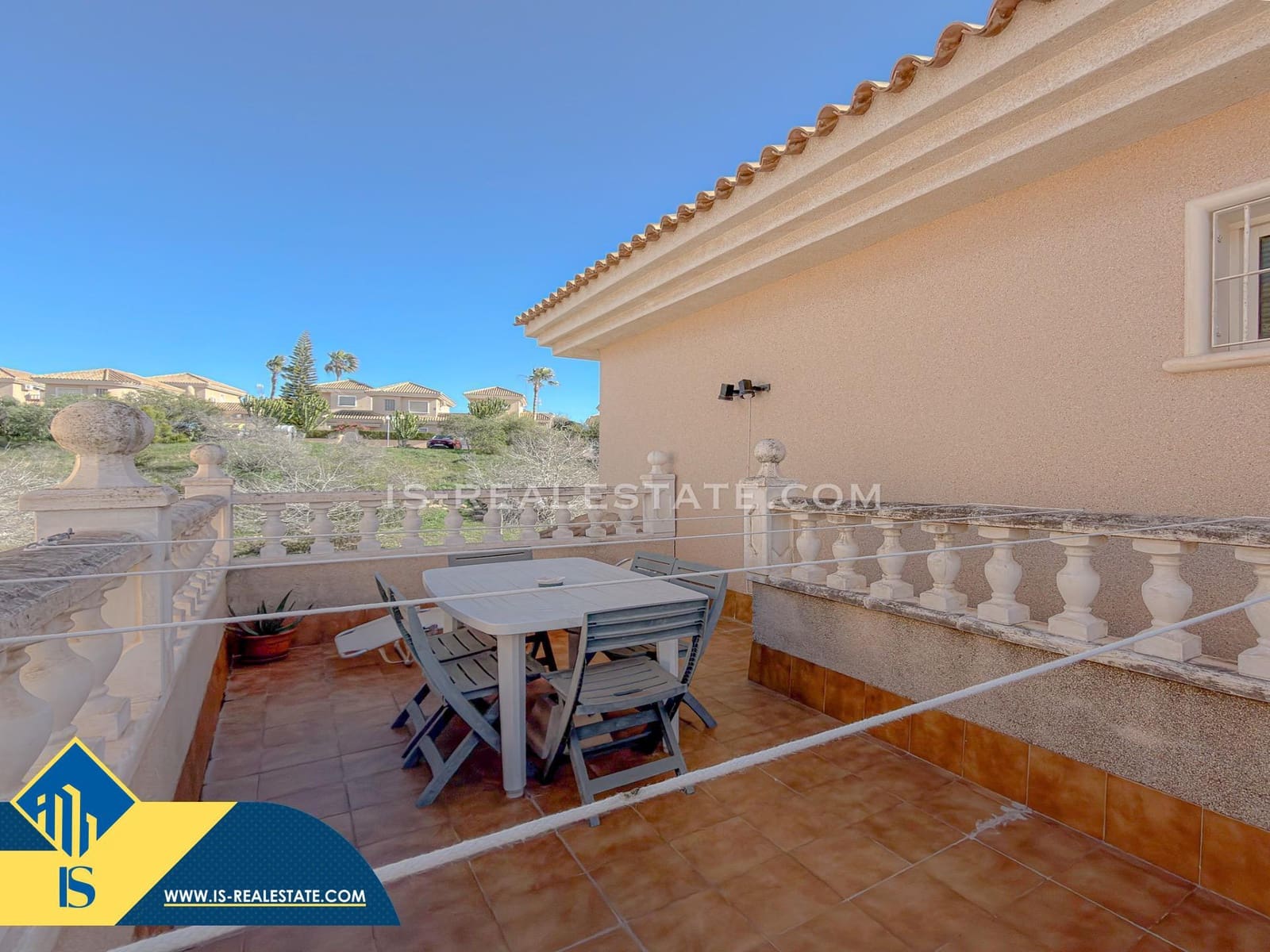 Chalet de 4 habitaciones en Torrevieja en venta con piscina - 329.900 € (Ref: 9536000)