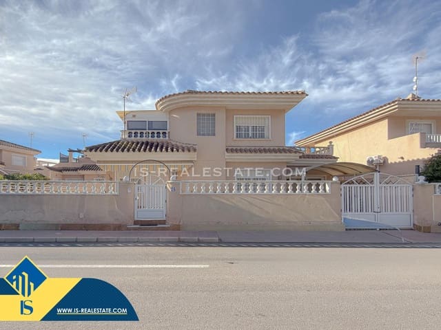 Chalet de 4 habitaciones en Torrevieja en venta con piscina - 329.900 € (Ref: 9536000)