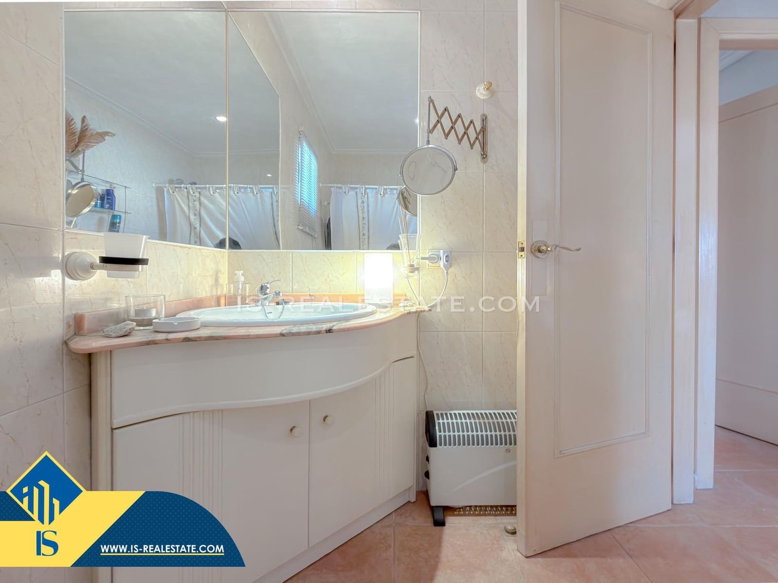 Chalet de 4 habitaciones en Torrevieja en venta con piscina - 329.900 € (Ref: 9536000)