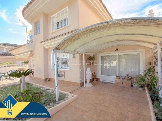 Chalet de 4 habitaciones en Torrevieja en venta con piscina - 329.900 € (Ref: 9536000)