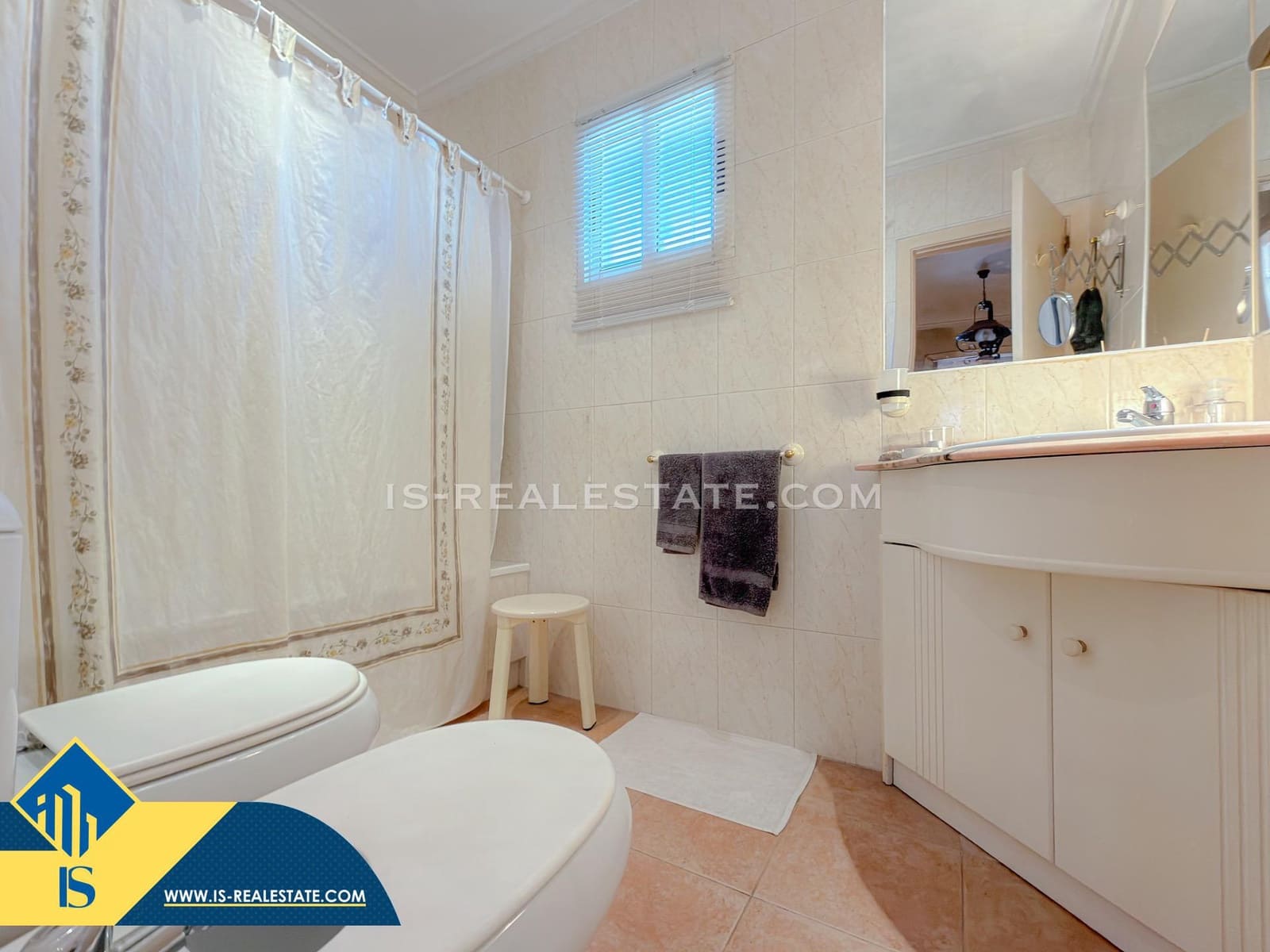 Chalet de 4 habitaciones en Torrevieja en venta con piscina - 329.900 € (Ref: 9536000)