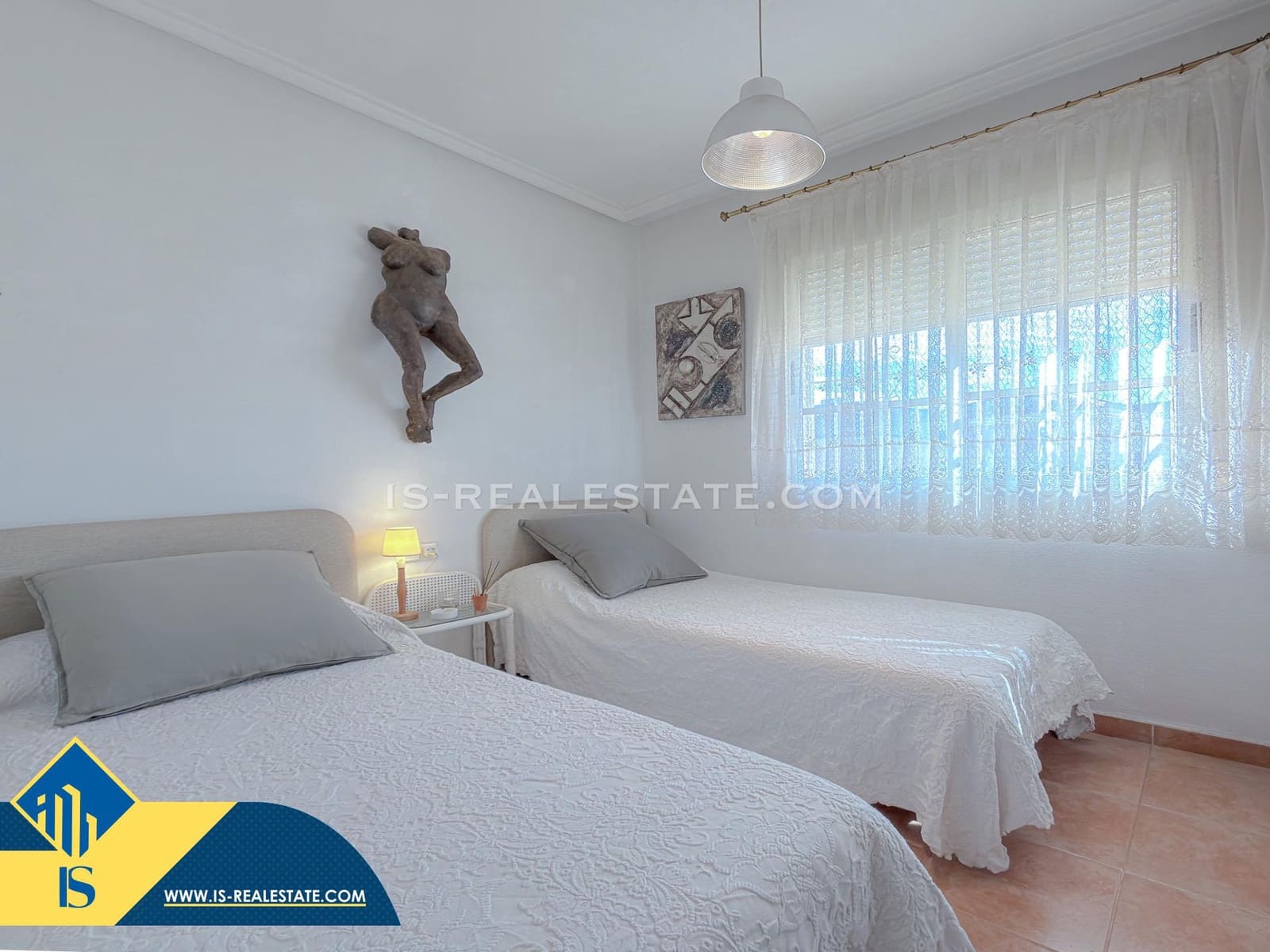 Chalet de 4 habitaciones en Torrevieja en venta con piscina - 329.900 € (Ref: 9536000)