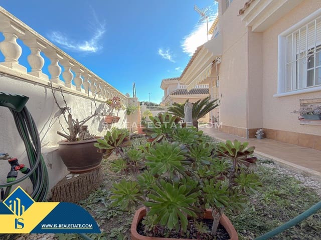 Chalet de 4 habitaciones en Torrevieja en venta con piscina - 329.900 € (Ref: 9536000)