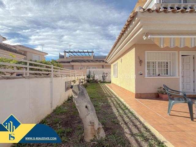 Chalet de 4 habitaciones en Torrevieja en venta con piscina - 329.900 € (Ref: 9536000)