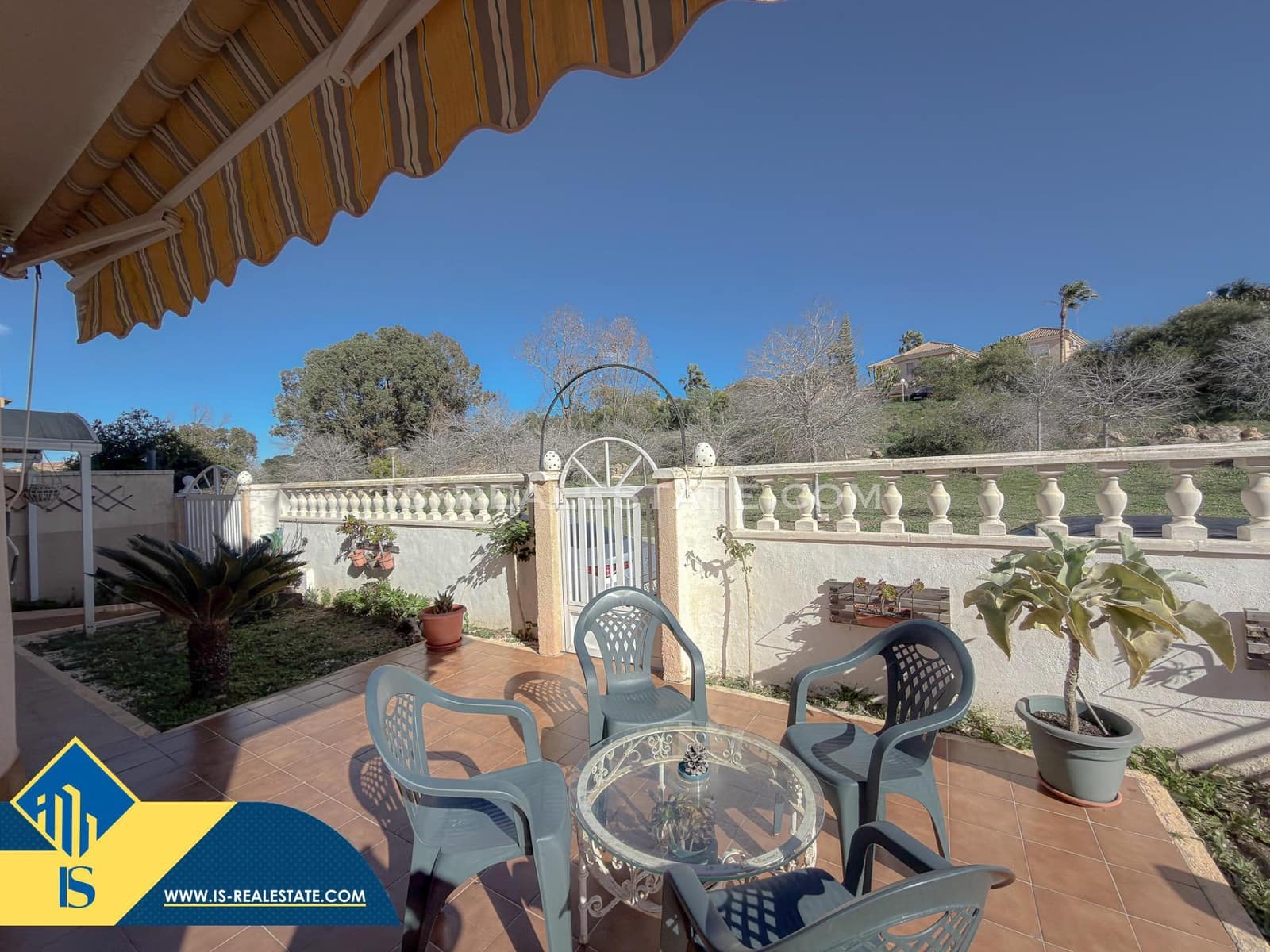 Chalet de 4 habitaciones en Torrevieja en venta con piscina - 329.900 € (Ref: 9536000)