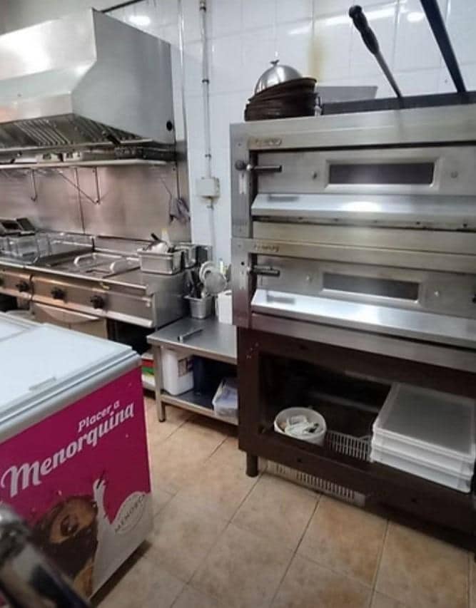 Comercial para venda em Torrevieja - 89 000 € (Ref: 9541162)