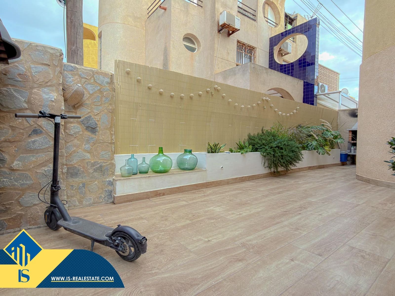 3 soverom Kjedet enebolig til salgs i Torrevieja med svømmebasseng - € 189 900 (Ref: 9543721)