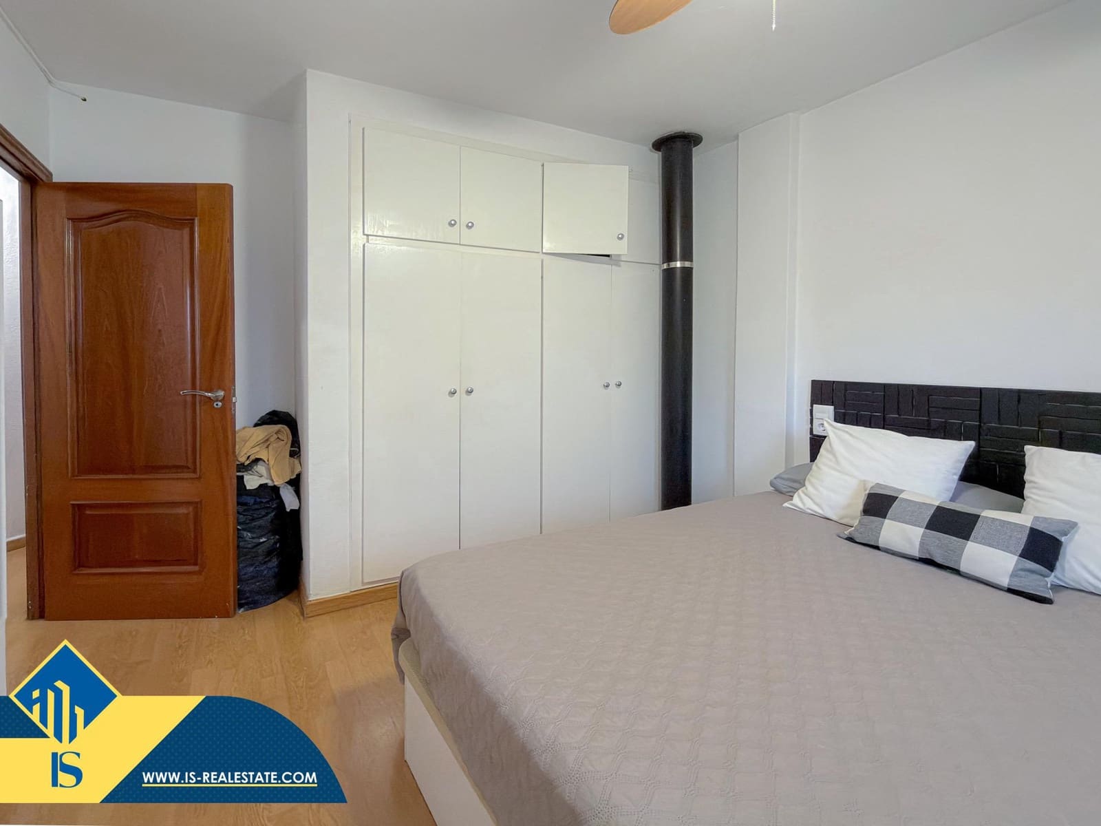 3 soverom Kjedet enebolig til salgs i Torrevieja med svømmebasseng - € 189 900 (Ref: 9543721)