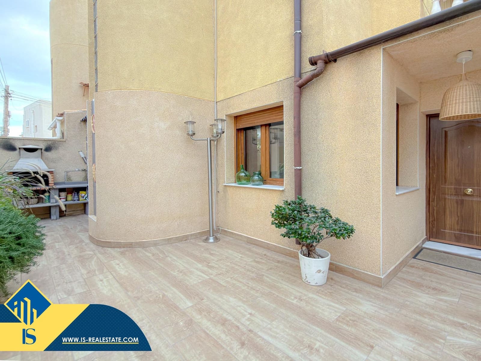 3 soverom Kjedet enebolig til salgs i Torrevieja med svømmebasseng - € 189 900 (Ref: 9543721)