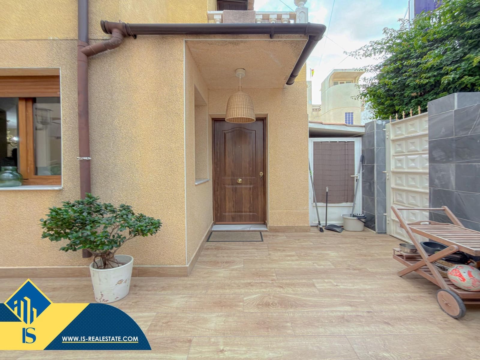 3 soverom Kjedet enebolig til salgs i Torrevieja med svømmebasseng - € 189 900 (Ref: 9543721)