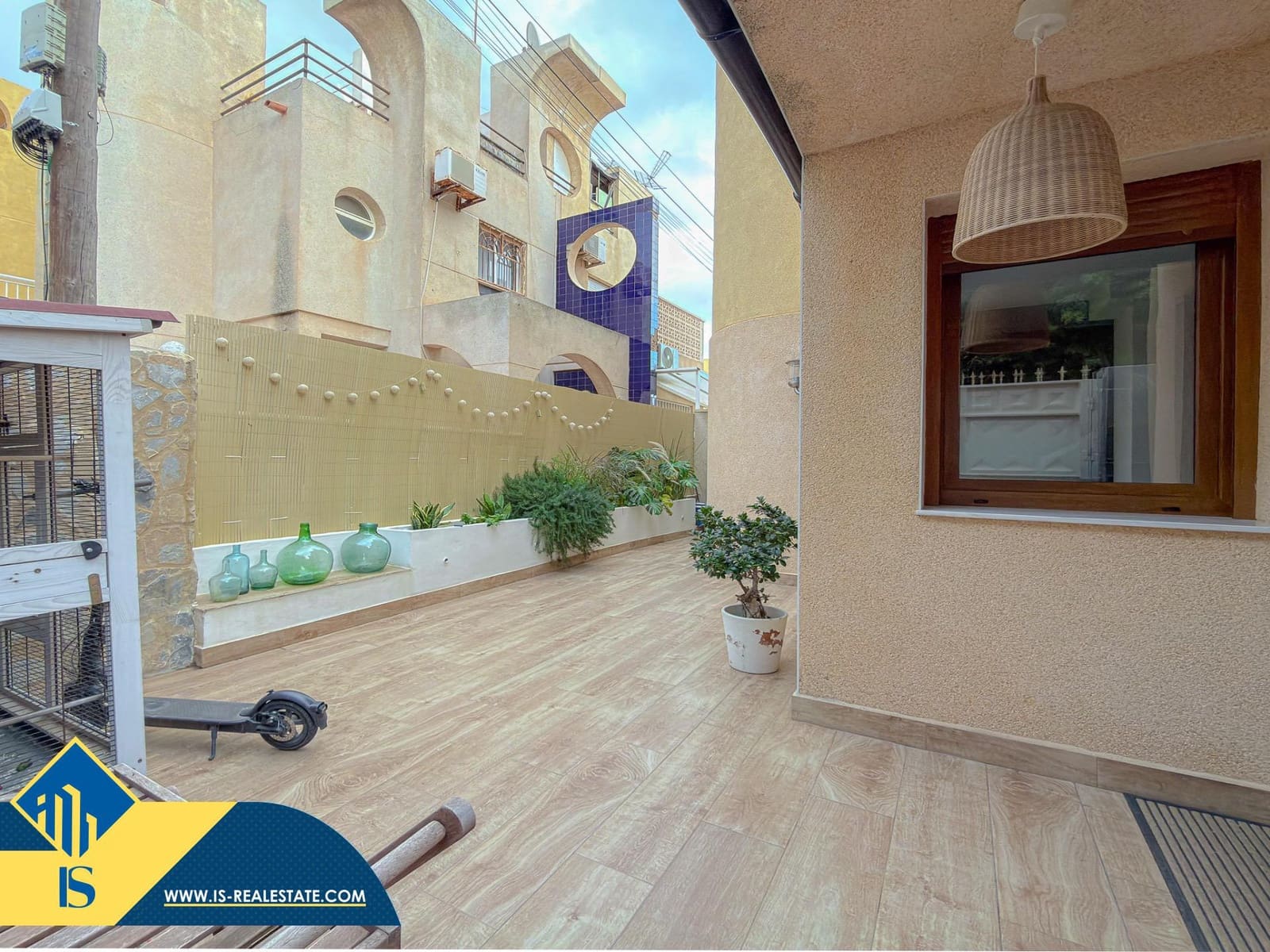 3 soverom Kjedet enebolig til salgs i Torrevieja med svømmebasseng - € 189 900 (Ref: 9543721)