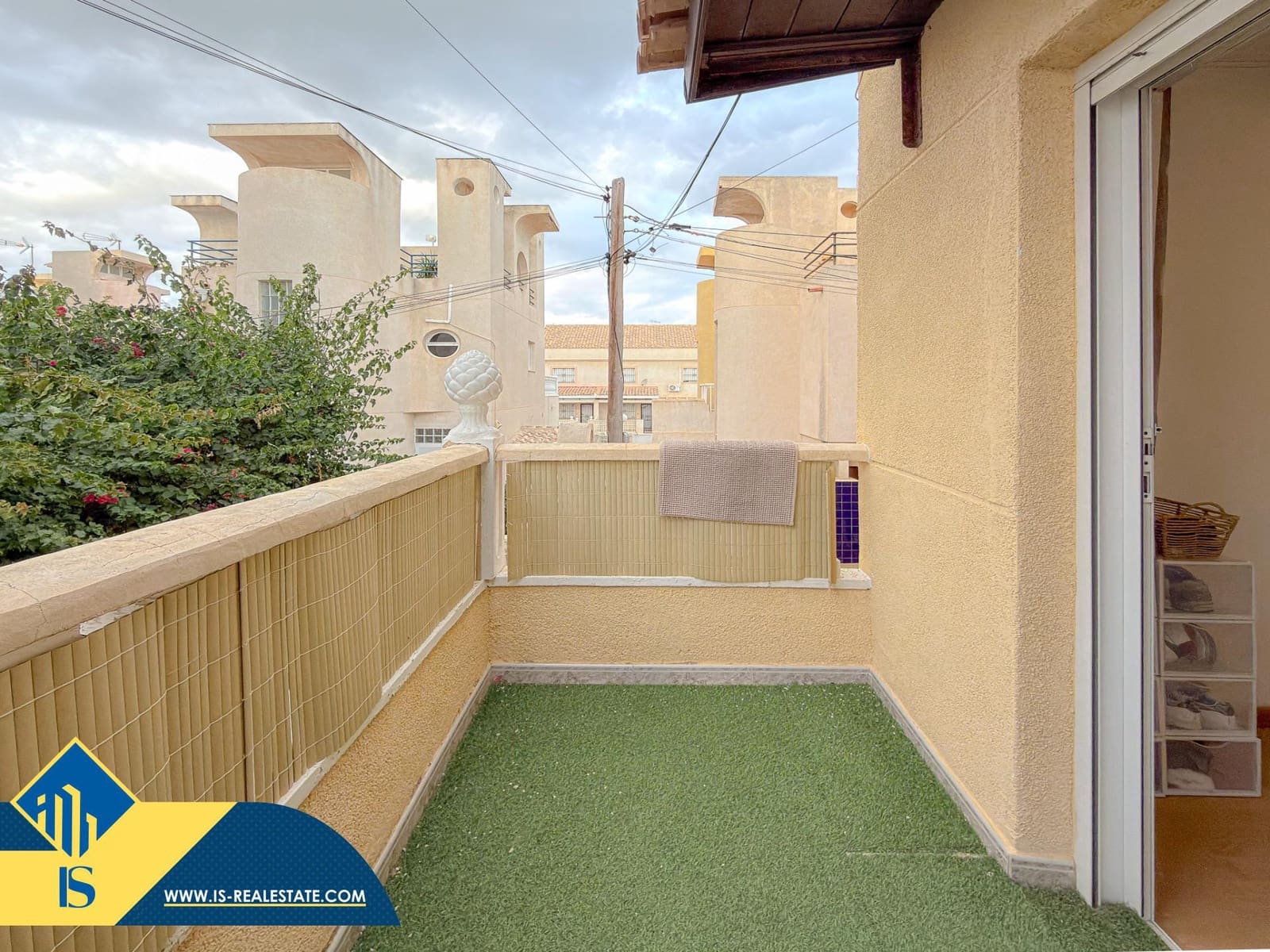 3 soverom Kjedet enebolig til salgs i Torrevieja med svømmebasseng - € 189 900 (Ref: 9543721)