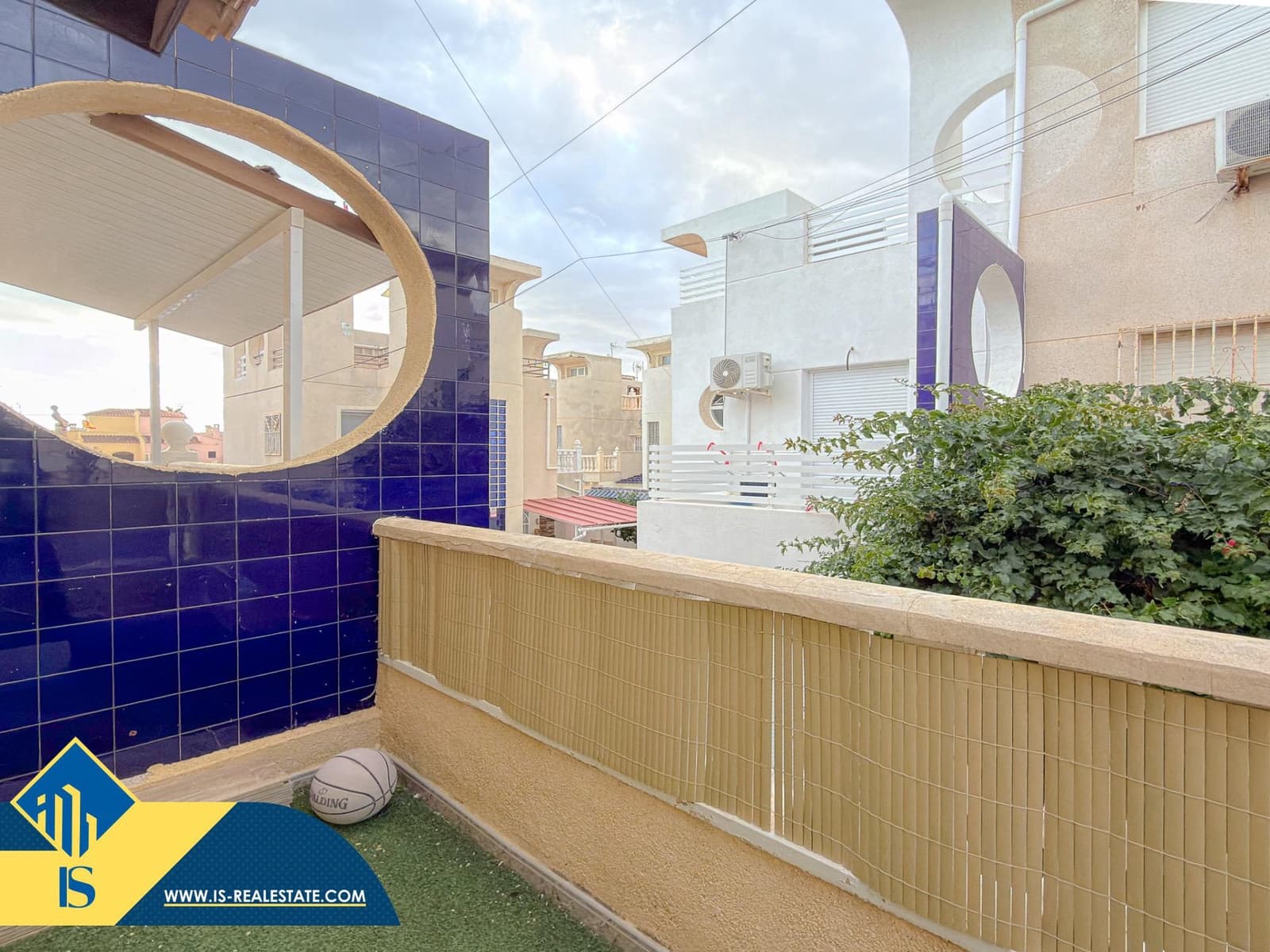 3 soverom Kjedet enebolig til salgs i Torrevieja med svømmebasseng - € 189 900 (Ref: 9543721)