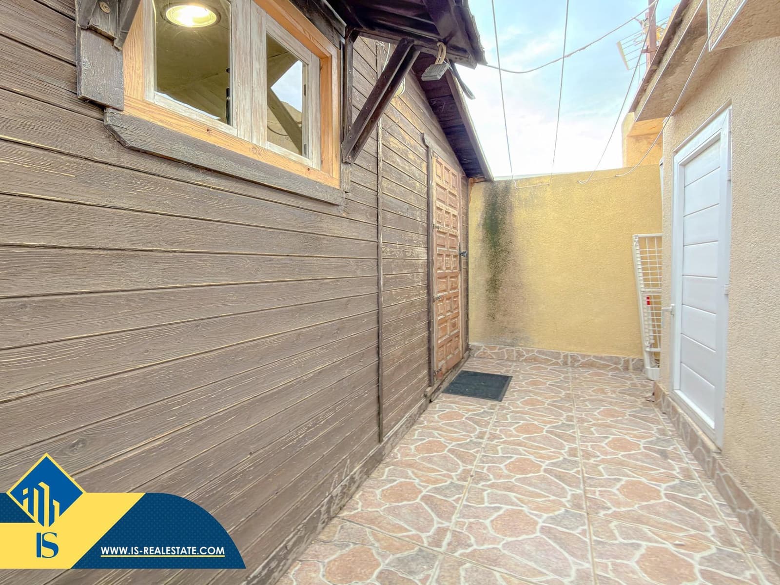 3 soverom Kjedet enebolig til salgs i Torrevieja med svømmebasseng - € 189 900 (Ref: 9543721)