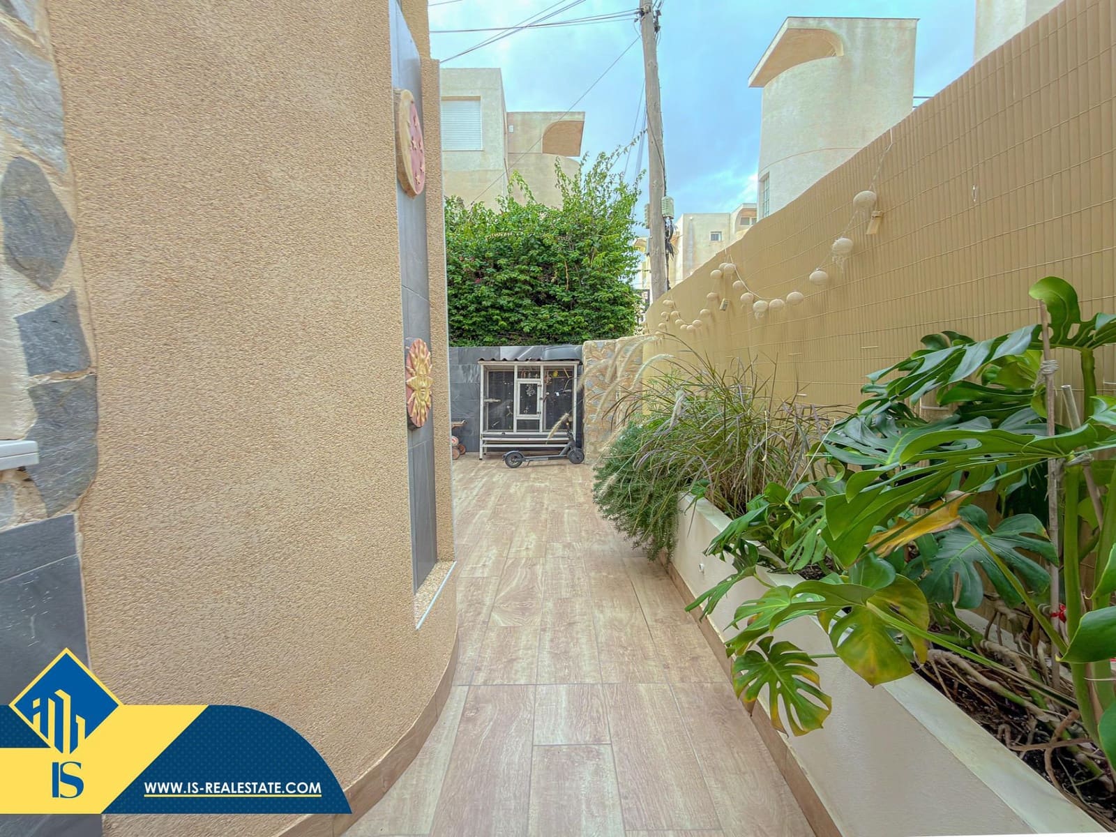 3 soverom Kjedet enebolig til salgs i Torrevieja med svømmebasseng - € 189 900 (Ref: 9543721)